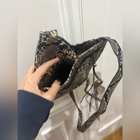 Joe’s snakeskin crossbody bag - Picture 7 of 7